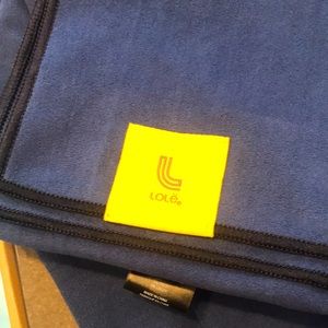 Lolë yoga mat towel. Dark blue. Quick dry.